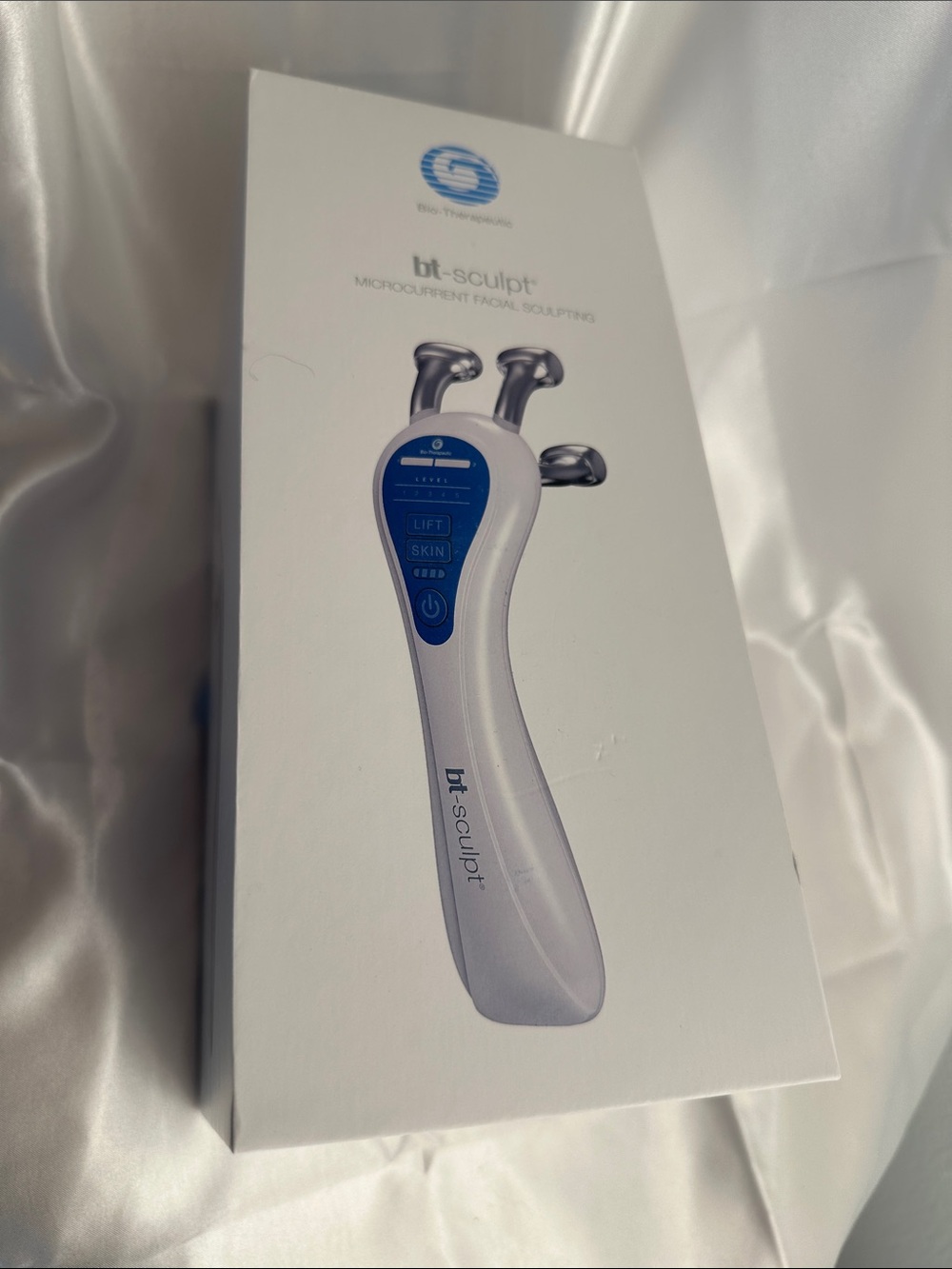 Microcurrent Facial Sculpting Device - White & Blue